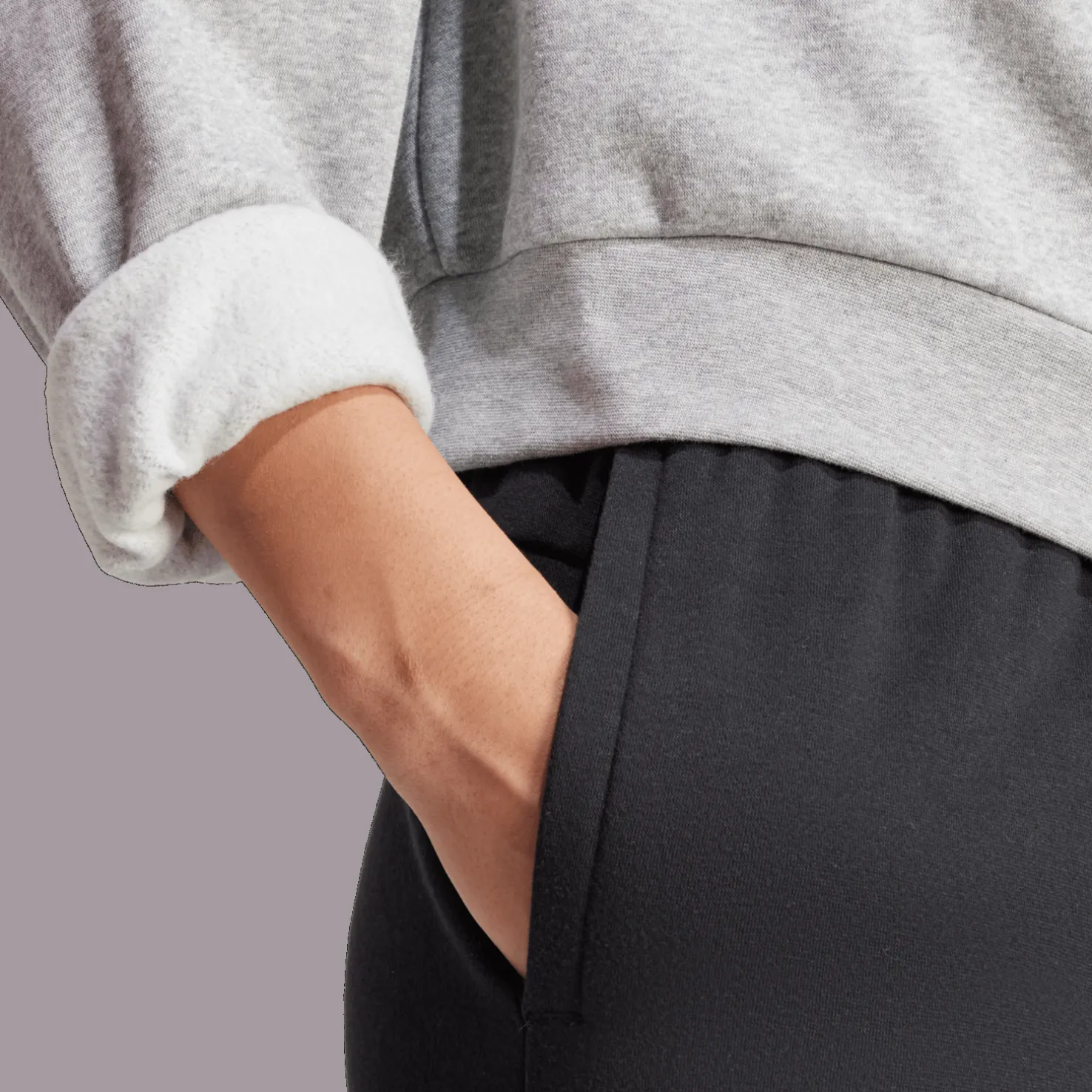 Essentials Small Logo Feel Cozy Sweatshirt, naisten collegepaita - Vapaa-Ajan Paidat - Essentials Small Logo Feel Cozy Sweatshirt, naisten collegepaita