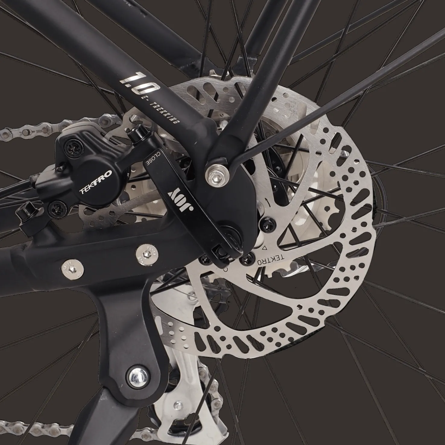 E-Trekking 1.0 Diamond JET BLACK 24, miesten hybridisähköpyörä - Sähköpyörät - E-Trekking 1.0 Diamond JET BLACK 24, miesten hybridisähköpyörä