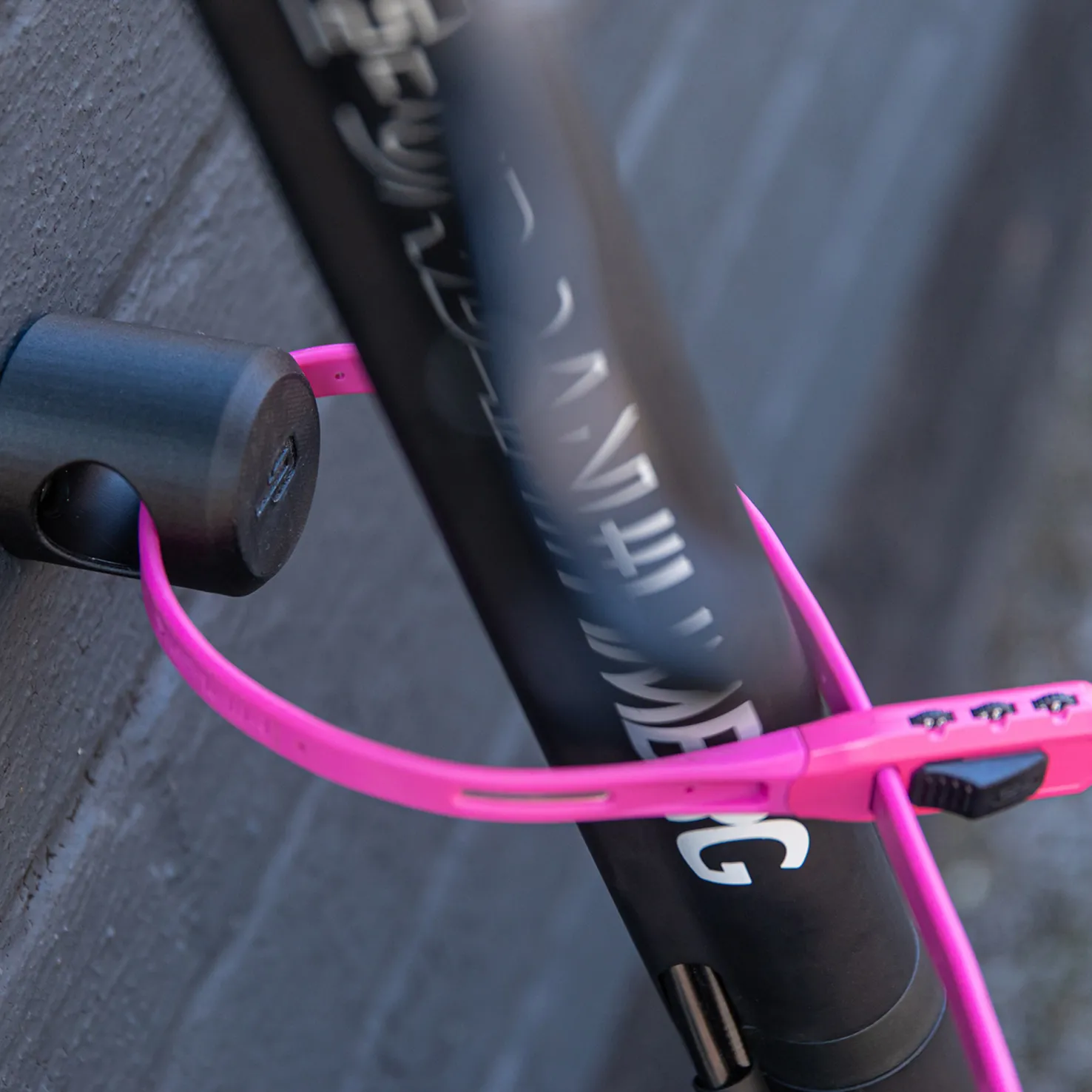 Micro ground and wall anchor for bikes and scooters, kiinnityspiste polkupyörien lukitsemiseen - Pyörälukot - Micro ground and wall anchor for bikes and scooters, kiinnityspiste polkupyörien lukitsemiseen