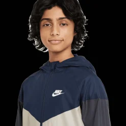 Nike Sportswear Windrunner, nuorten tuulitakki - Treenitakit Ja Juoksutakit - Nike Sportswear Windrunner, nuorten tuulitakki