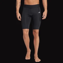 Techfit Short Tight, miesten kompressioshortsit jalkapalloon - Jalkapalloshortsit - Techfit Short Tight, miesten kompressioshortsit jalkapalloon