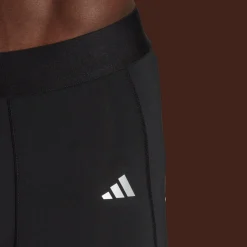 Techfit Short Tights, miesten kompressioshortsit jalkapalloon - Jalkapalloshortsit - Techfit Short Tights, miesten kompressioshortsit jalkapalloon